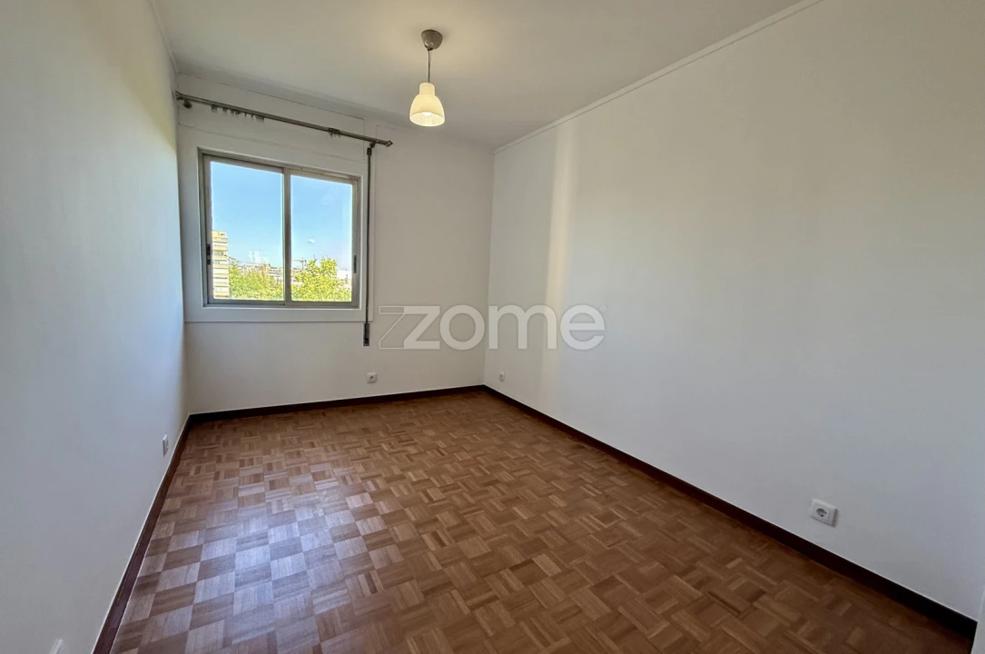Apartamento T4 para Arrendamento em Avenidas Novas Foto 19