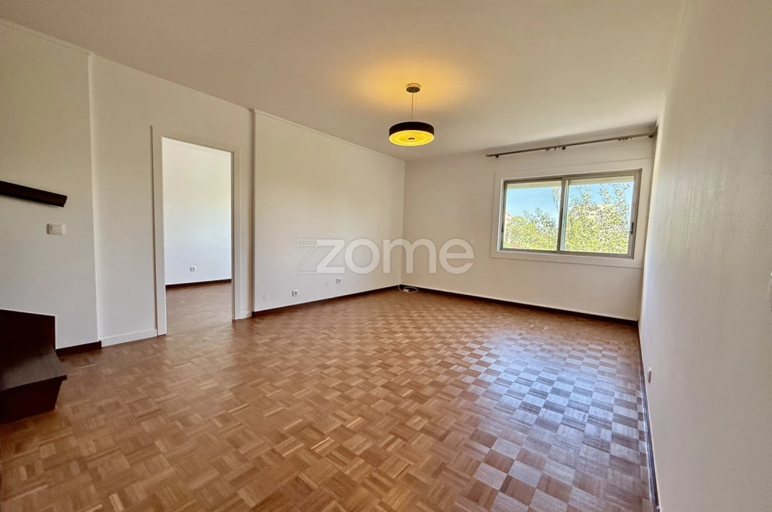 Apartamento T4 para Arrendamento em Avenidas Novas Foto 2