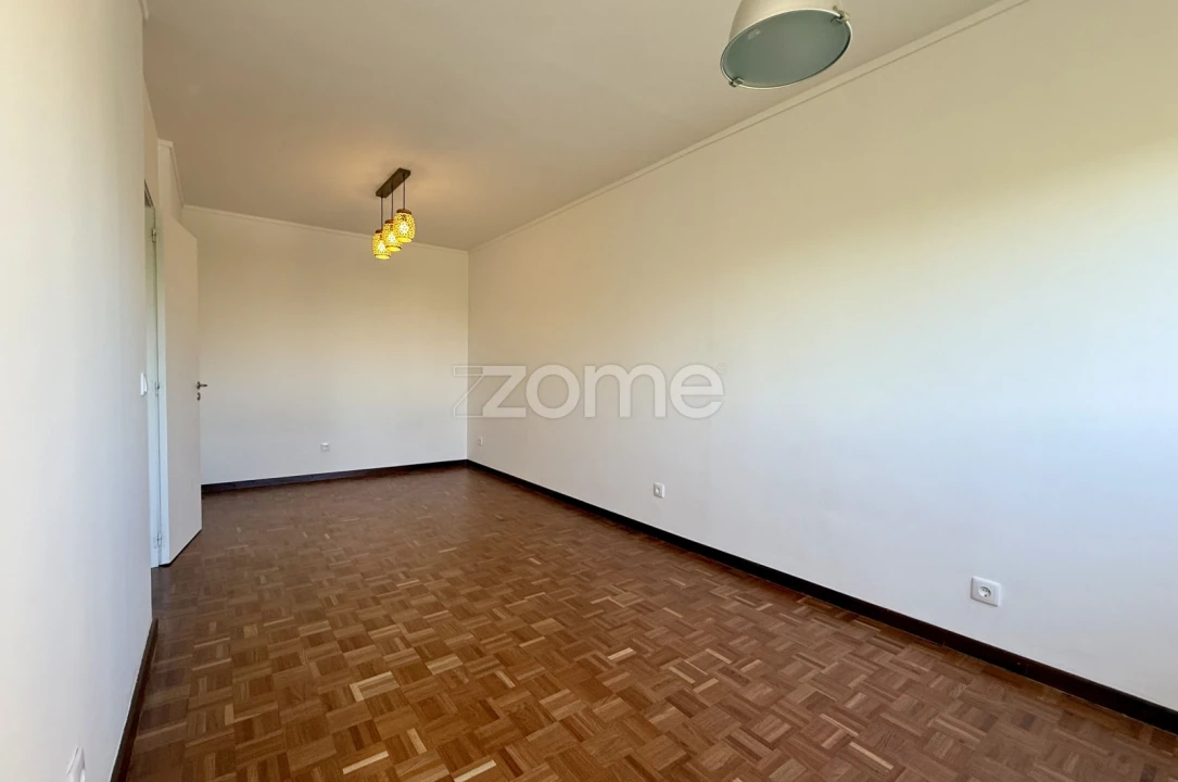 Apartamento T4 para Arrendamento em Avenidas Novas Foto 12
