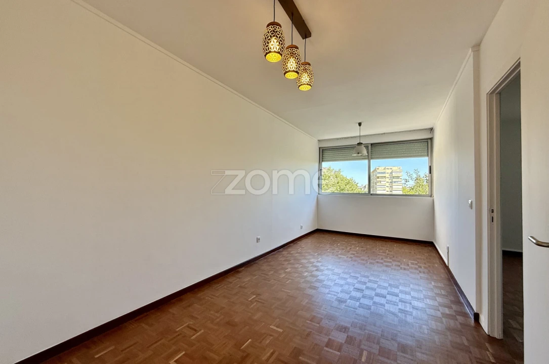 Apartamento T4 para Arrendamento em Avenidas Novas Foto 11