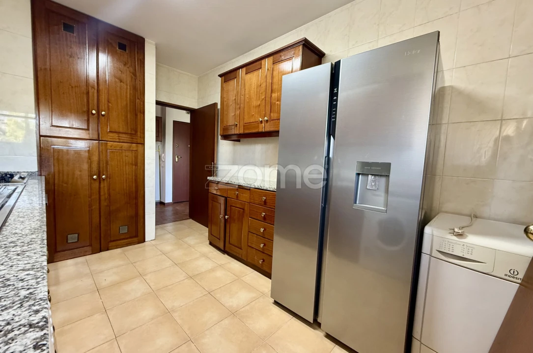 Apartamento T4 para Arrendamento em Avenidas Novas Foto 7