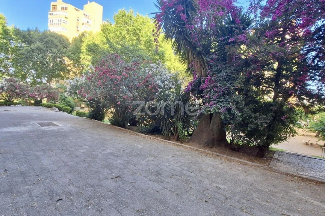Apartamento T4 para Arrendamento em Avenidas Novas Foto 23