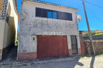 Moradia T2 para Venda em Castanheira de Pêra e Coentral