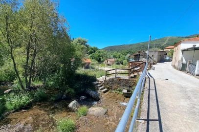 Moradia T2 para Venda em Castanheira de Pêra e Coentral