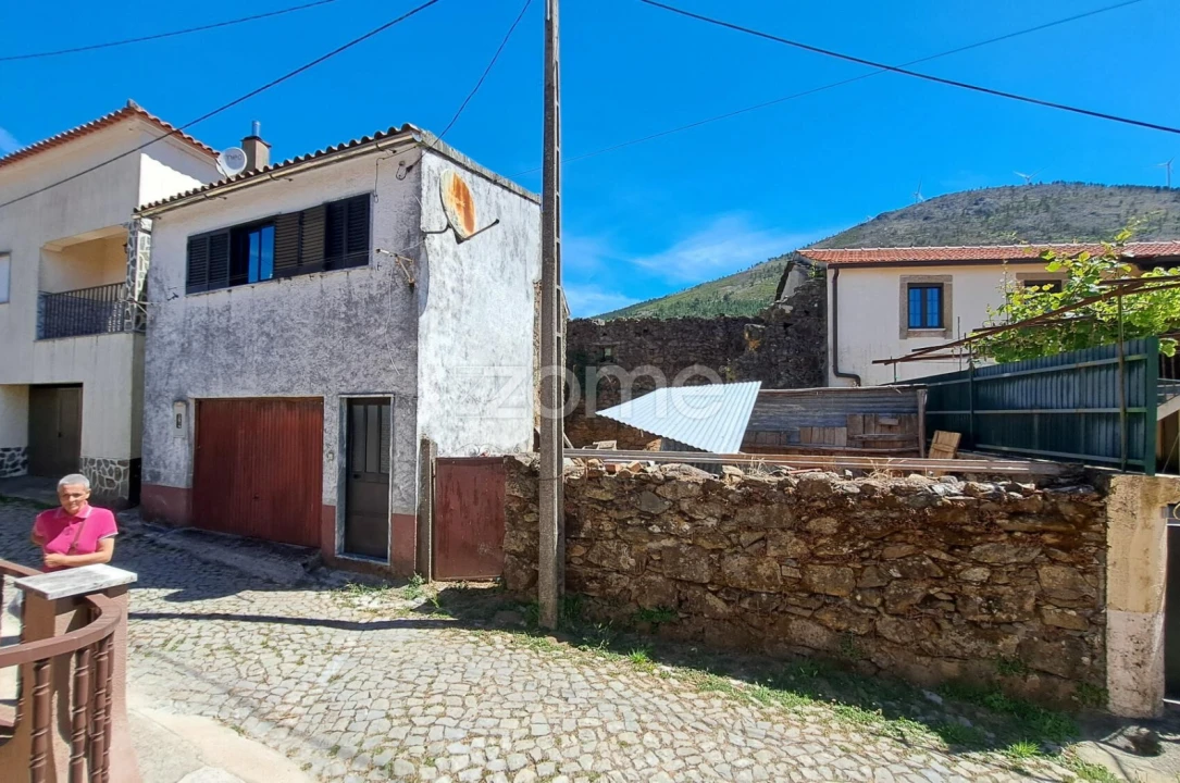 Moradia T2 para Venda em Castanheira de Pêra e Coentral Foto 3