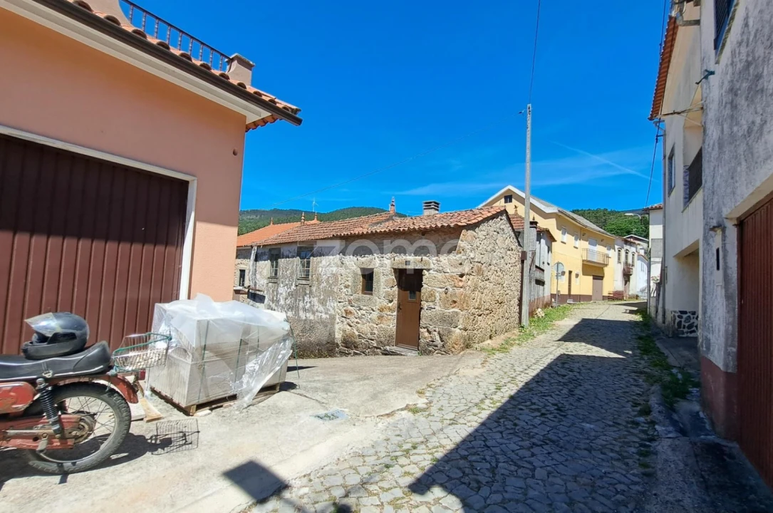 Moradia T2 para Venda em Castanheira de Pêra e Coentral Foto 5