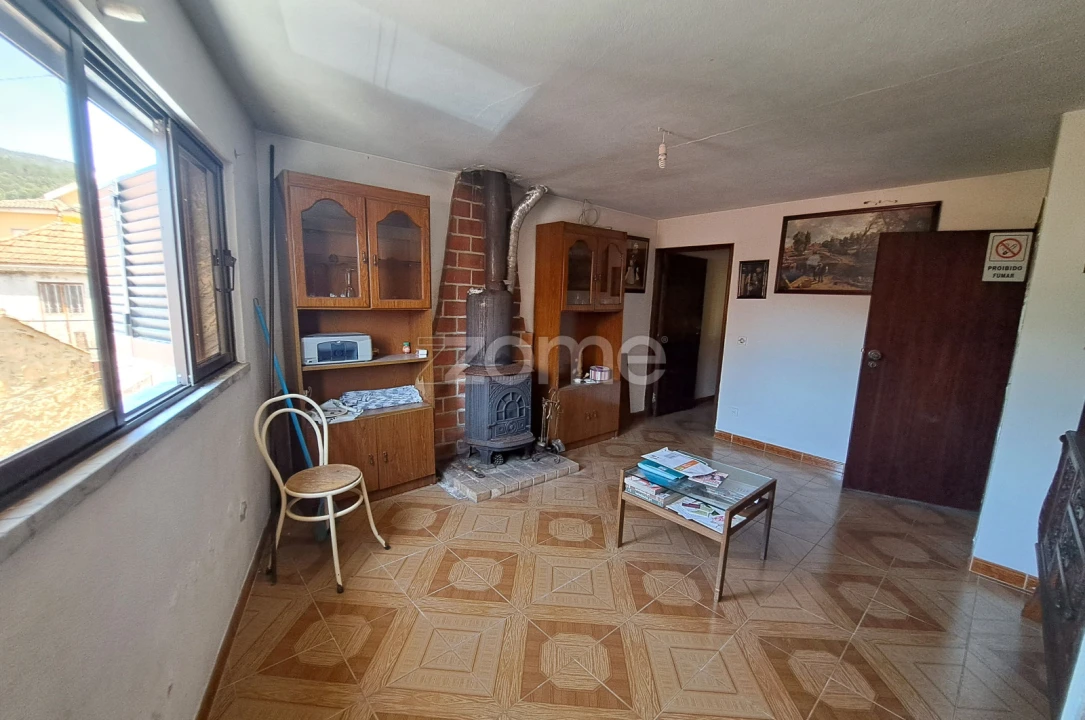 Moradia T2 para Venda em Castanheira de Pêra e Coentral Foto 27