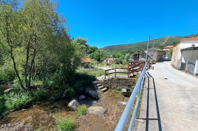Moradia T2 para Venda em Castanheira de Pêra e Coentral Foto 48
