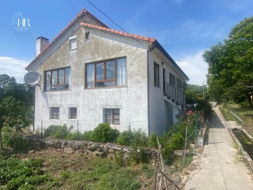 Moradia T5 para Venda em Moimenta e Montouto