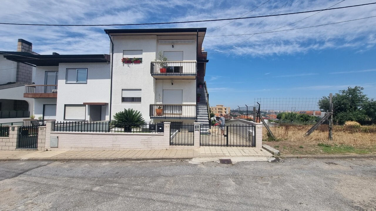 Apartamento T3 para Venda em Fânzeres e São Pedro da Cova Foto 32