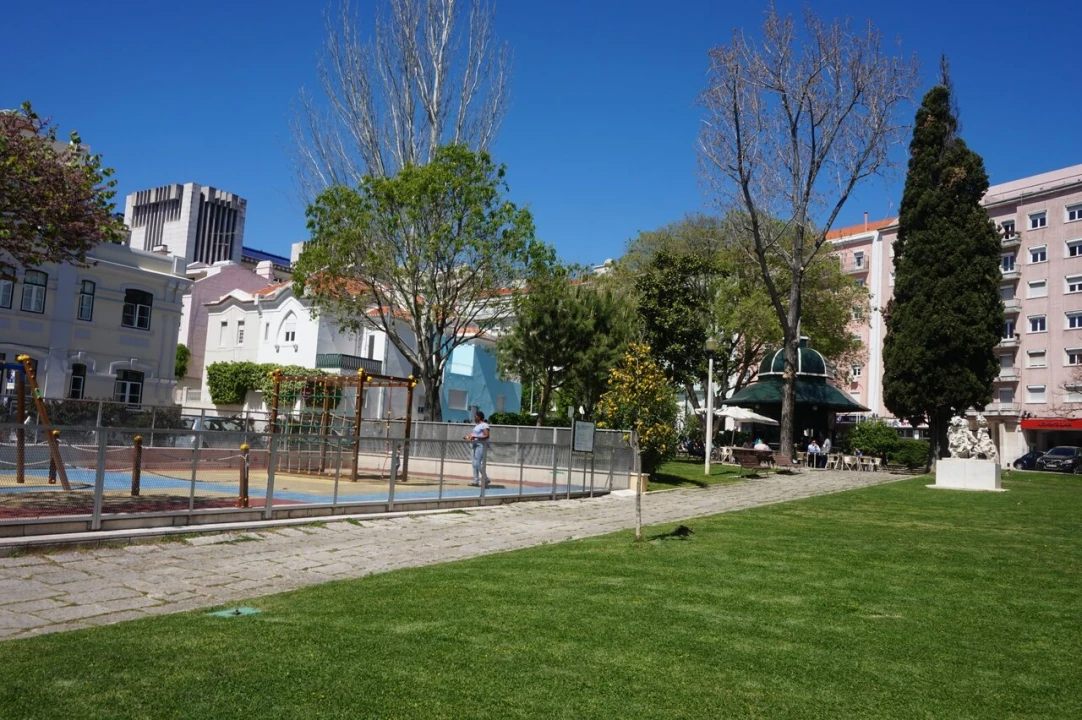 Loja para Arrendamento em Alvalade Foto 18