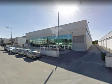 Armazém para Venda em Oiã