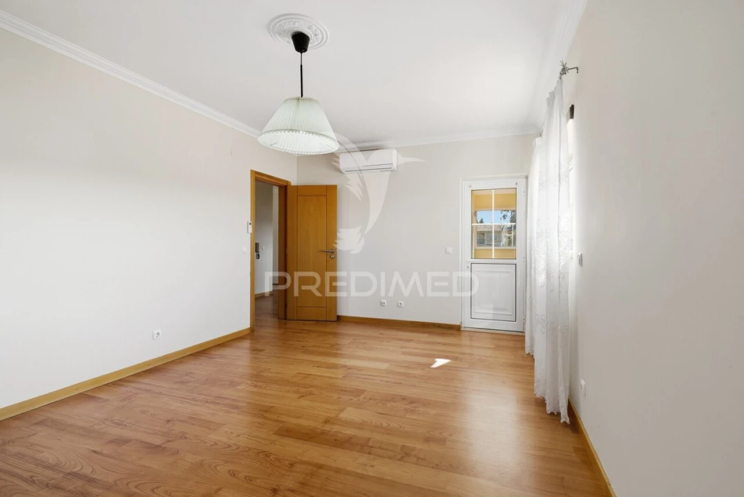 Moradia T5 para Venda em Miragaia e Marteleira Foto 33
