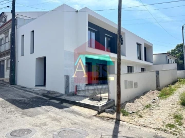 Moradia T3 para Venda em Ferreiros e Gondizalves