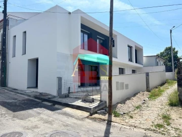 Moradia T3 para Venda em Ferreiros e Gondizalves