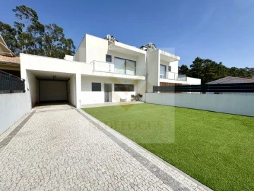 Moradia T3 para Venda em São Martinho da Gandara