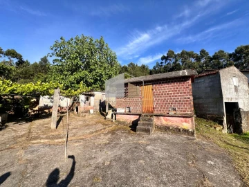 Moradia T3 para Venda em Cornes