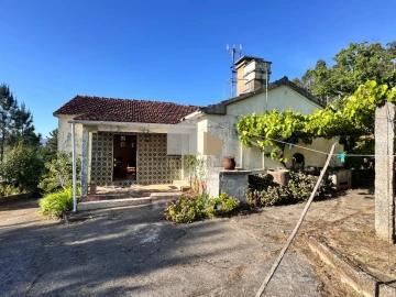 Moradia T3 para Venda em Cornes