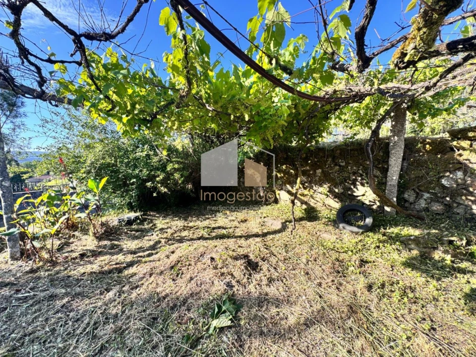 Moradia T3 para Venda em Cornes Foto 18