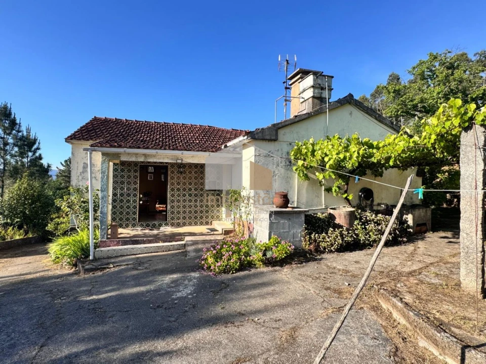 Moradia T3 para Venda em Cornes Foto 1