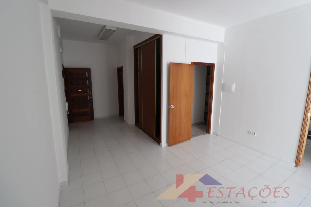 Apartamento T1 para Venda em Pombal Foto 3