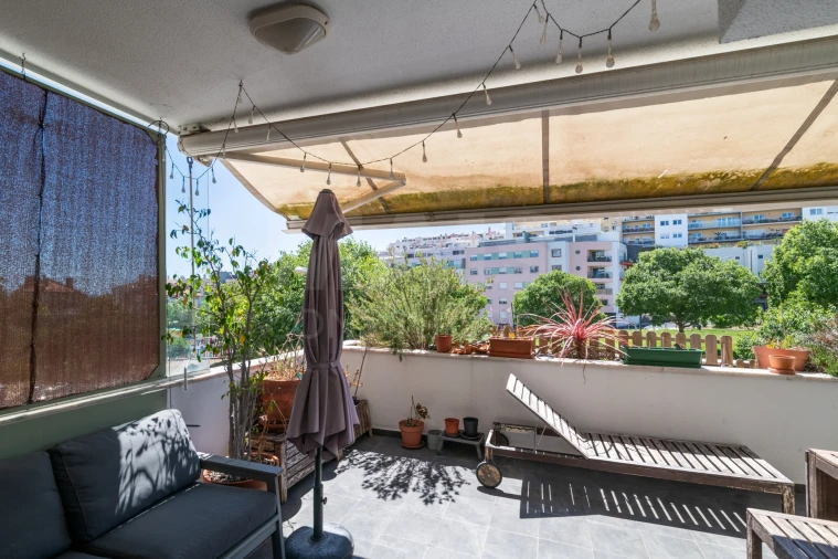 Apartamento T1 para Venda em Algés, Linda-A-Velha e Cruz Quebrada-Dafundo Foto 3