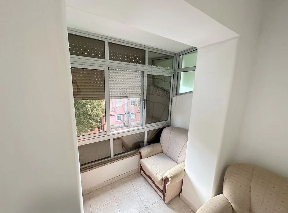 Apartamento T2 para Arrendamento em Mina de Água Foto 8