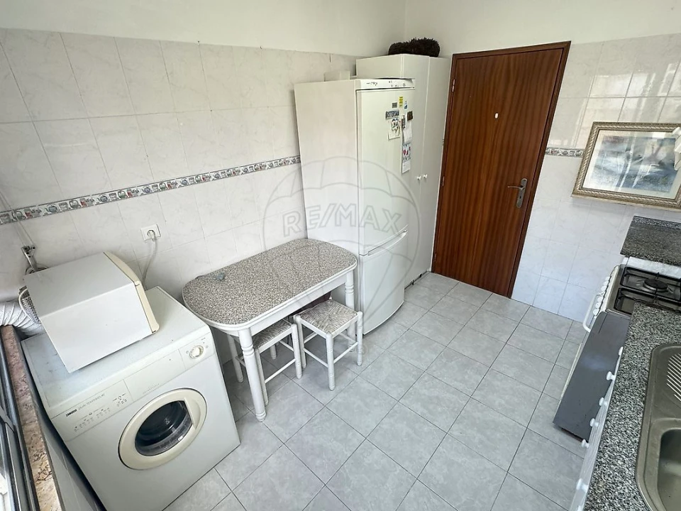 Apartamento T2 para Arrendamento em Mina de Água Foto 2