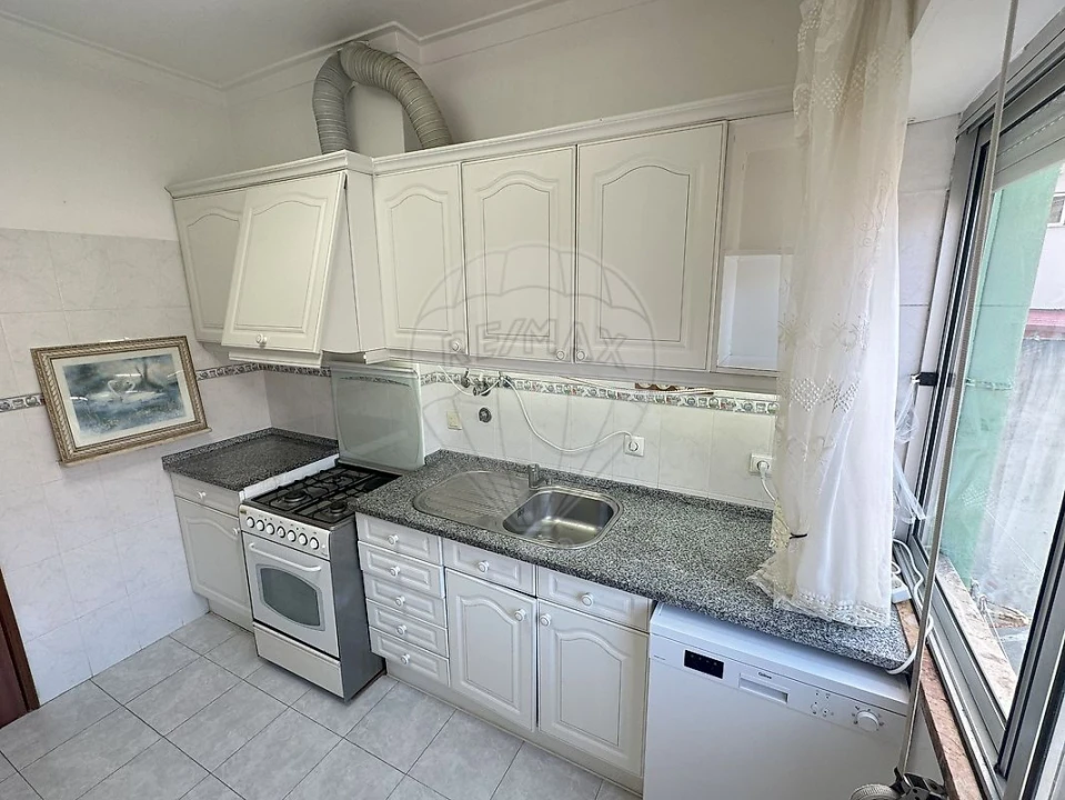 Apartamento T2 para Arrendamento em Mina de Água Foto 3