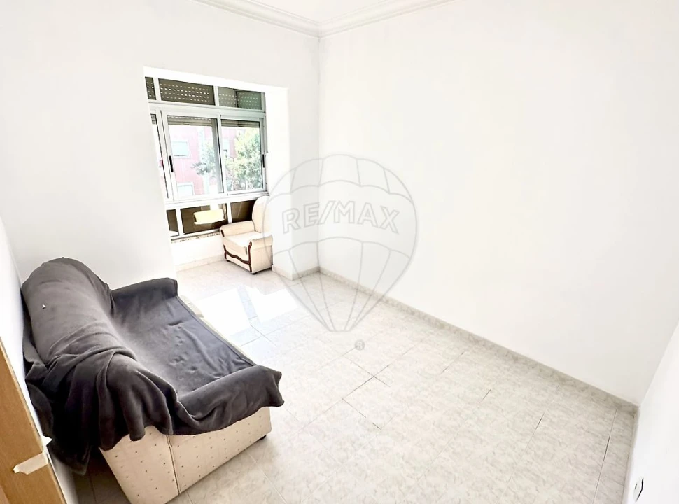 Apartamento T2 para Arrendamento em Mina de Água Foto 12