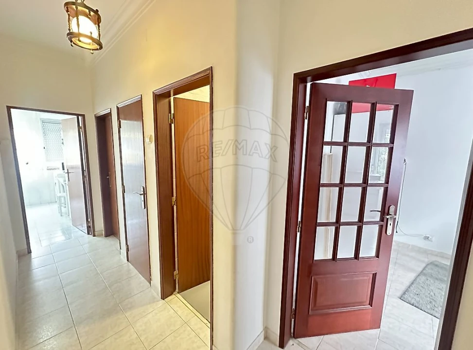 Apartamento T2 para Arrendamento em Mina de Água Foto 15