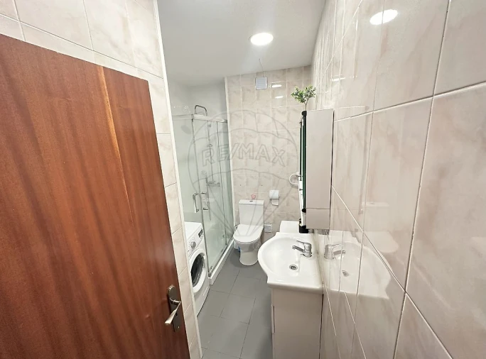 Apartamento T2 para Arrendamento em Mina de Água Foto 7