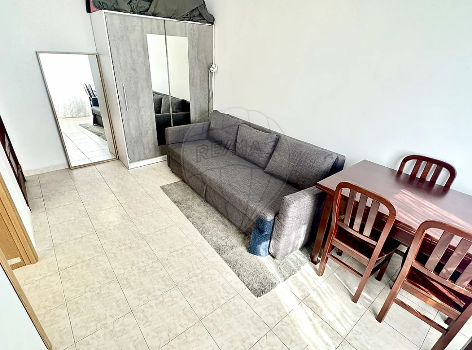 Apartamento T2 para Arrendamento em Mina de Água Foto 17
