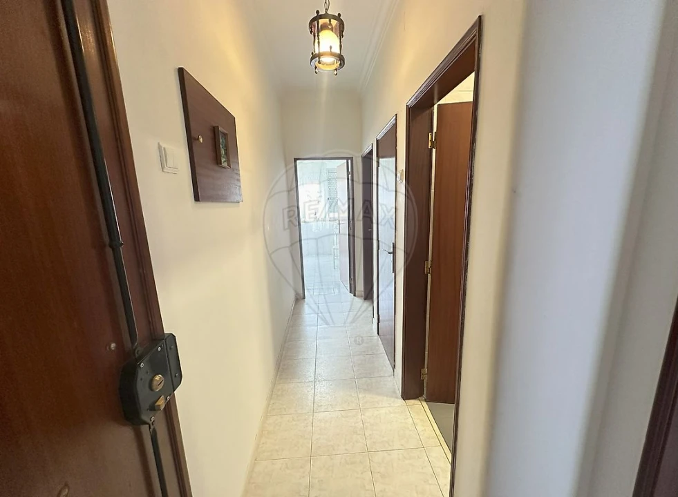 Apartamento T2 para Arrendamento em Mina de Água Foto 6