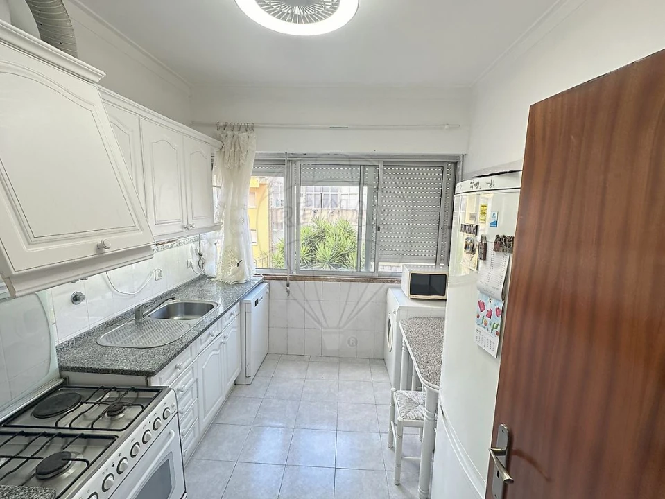 Apartamento T2 para Arrendamento em Mina de Água Foto 1