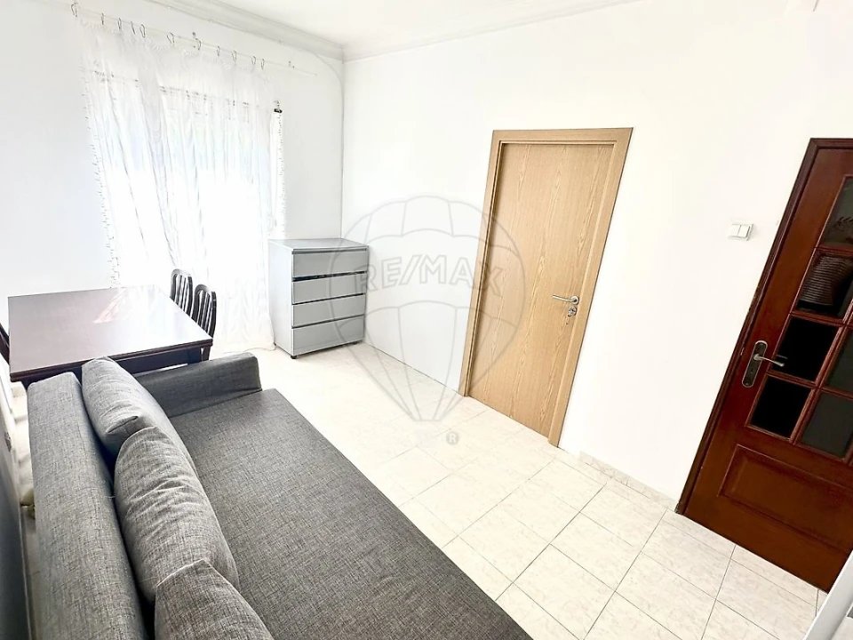 Apartamento T2 para Arrendamento em Mina de Água Foto 13