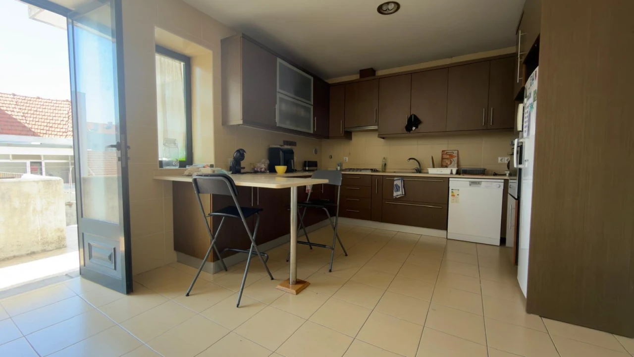 Apartamento T6 para Venda em Glória e Vera Cruz Foto 1