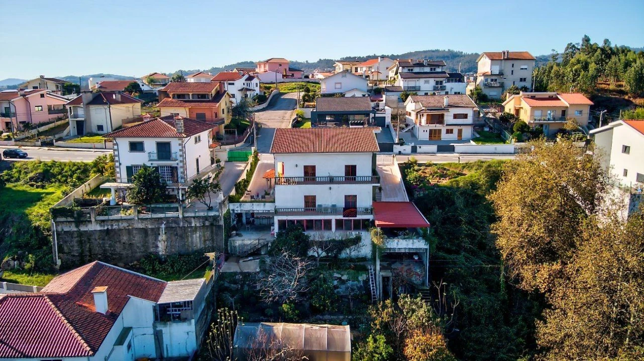 Moradia T8 para Venda em Vila Verde e Barbudo Foto 7