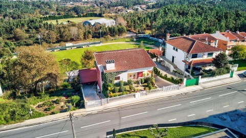 Moradia T8 para Venda em Vila Verde e Barbudo