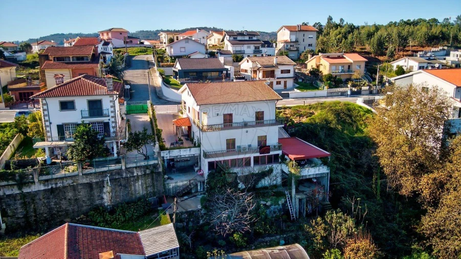 Moradia T8 para Venda em Vila Verde e Barbudo Foto 6
