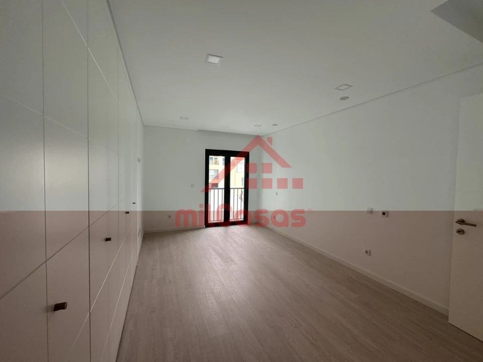 Apartamento T2 para Arrendamento em Ericeira Foto 24