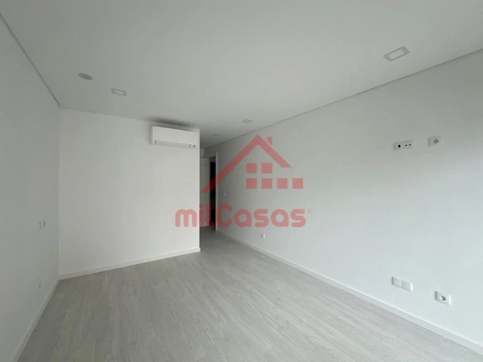 Apartamento T2 para Arrendamento em Ericeira Foto 29