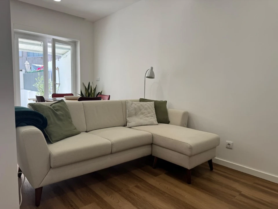 Apartamento T2 para Venda em Queluz e Belas Foto 1