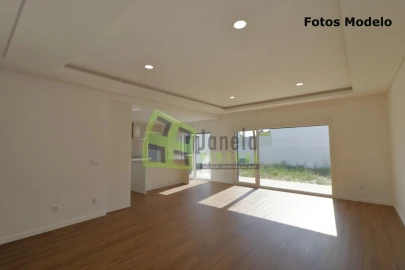 Moradia T3 para Venda em Fernao Ferro