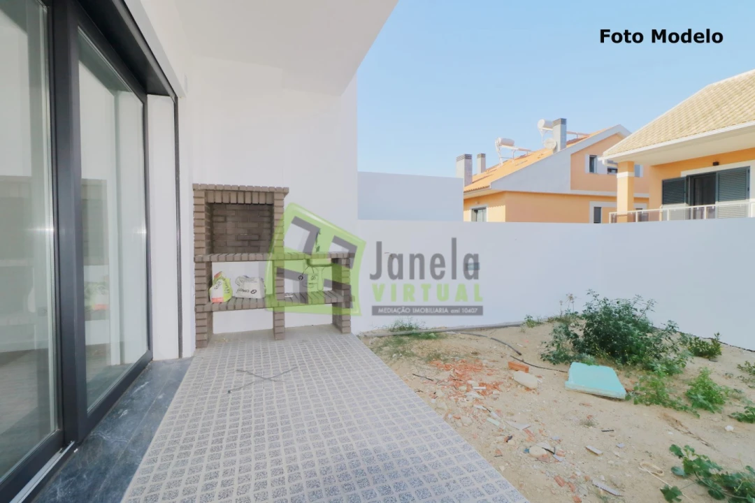 Moradia T3 para Venda em Fernao Ferro Foto 3