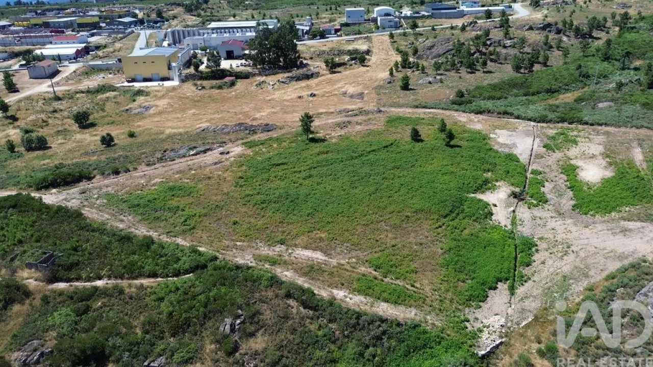 Terreno para Venda em Vila Chã Foto 3