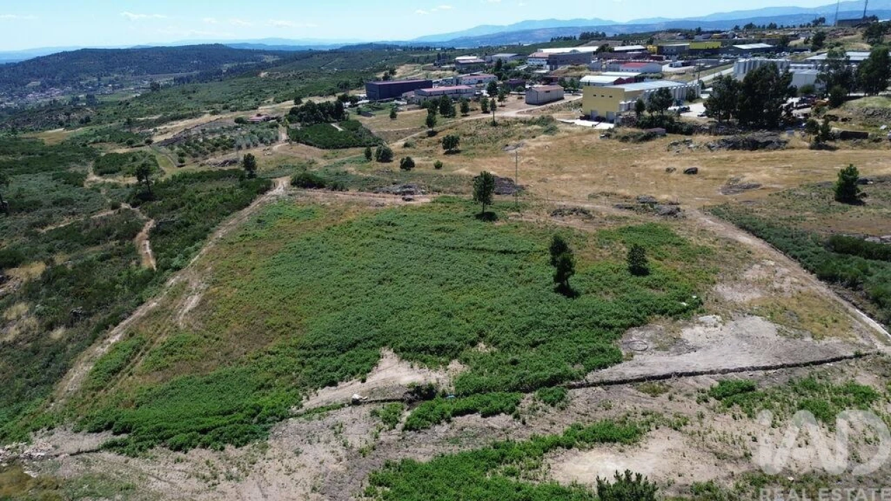 Terreno para Venda em Vila Chã Foto 4