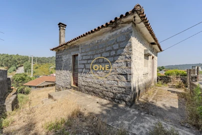 Moradia T2 para Venda em Oliveira (Santa Maria)