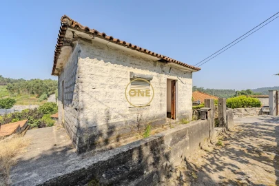 Moradia T2 para Venda em Oliveira (Santa Maria)