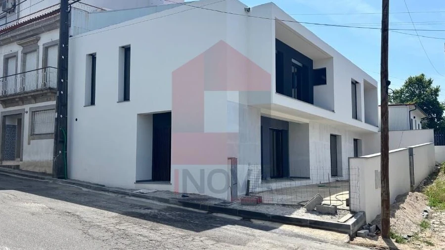 Moradia T3 para Venda em Ferreiros e Gondizalves